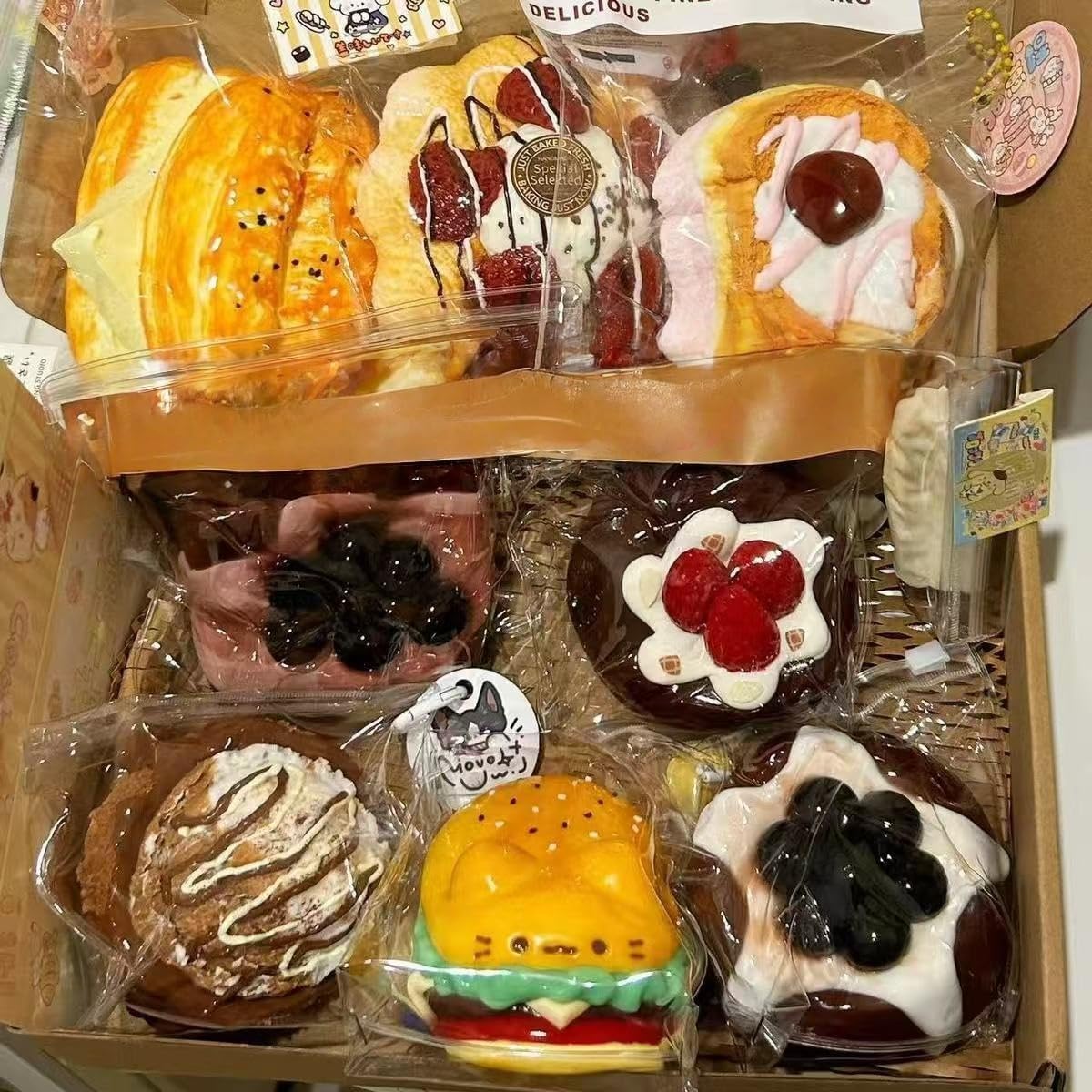 Amazon | [Snughom]スクイーズ 水感 スクイーズ ケーキ おもちゃ